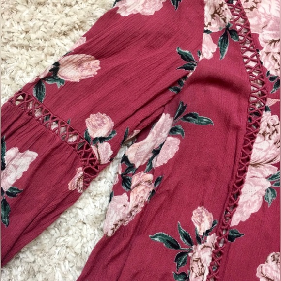 Gorgeous Floral Patterned V Neck Blouse - Picture 2 of 9